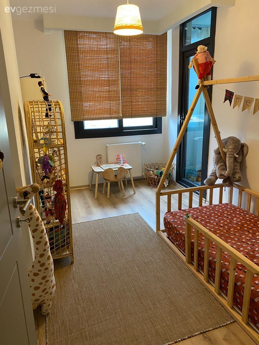 Çocuk Odası, Ahşap Mobilya, Gri, Turuncu, Ahşap jaluzi, Avize, Aydınlatma, Çocuk odası aydınlatması, Hasır dolap