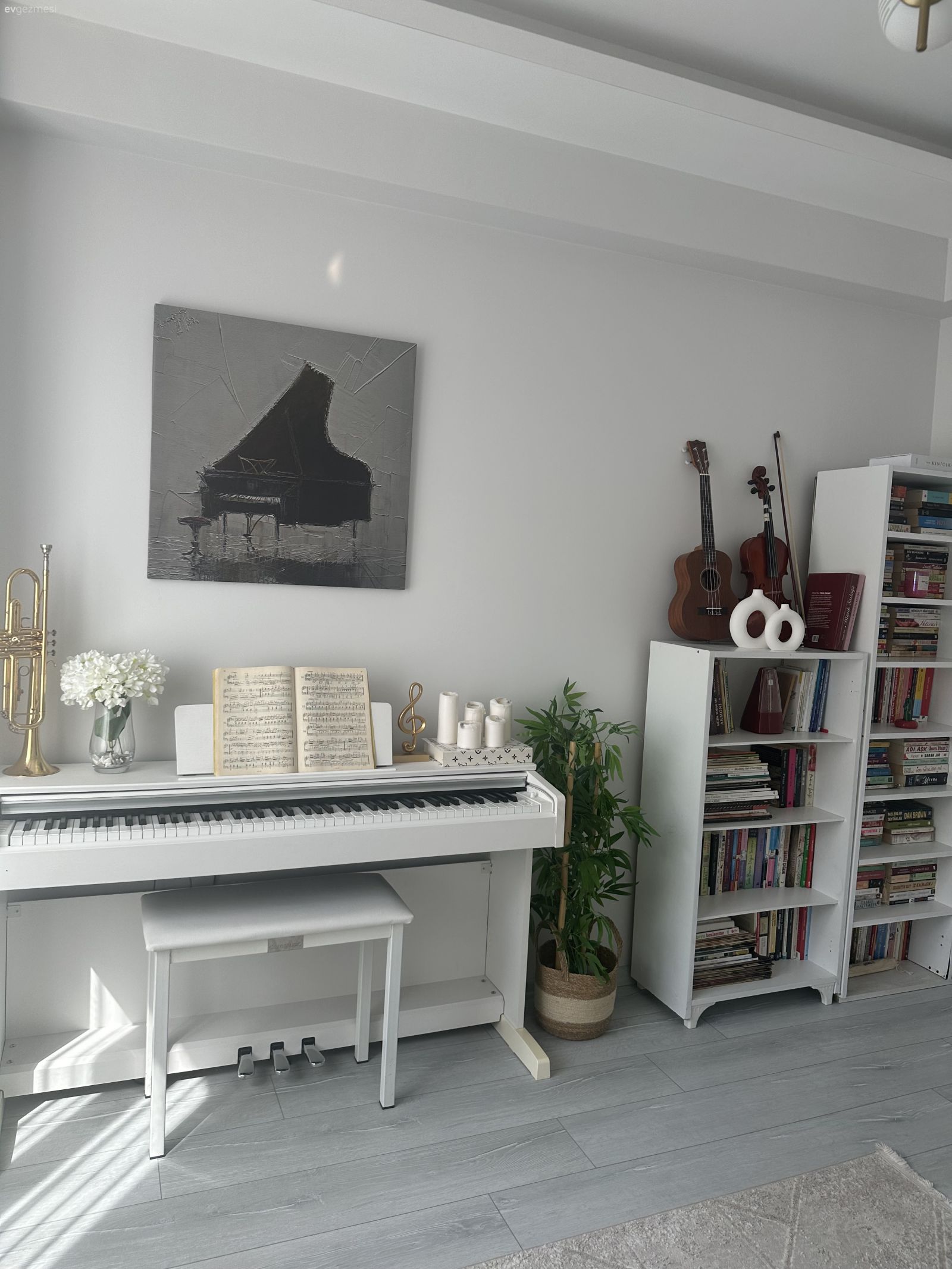 Bu Samsun Evinde Siyah Tezgah ile Mutfağa Kontrast Etki Katılmış!