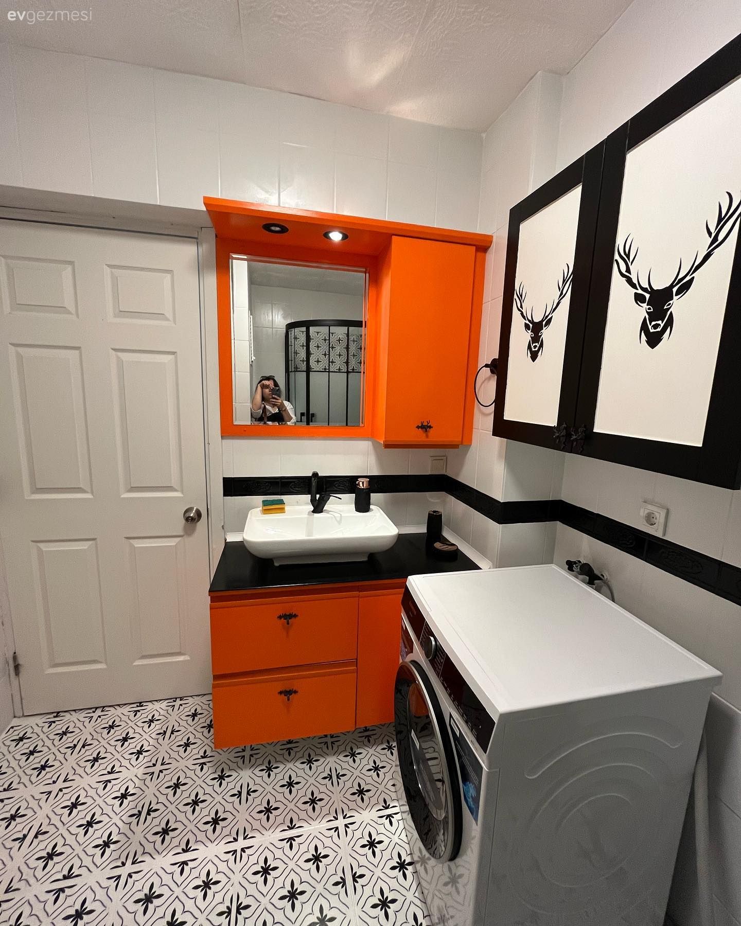 Öncesi&Sonrası: Sıra Dışı Renk Birlikteliklerine Alan Tanıyan Bir Banyo!