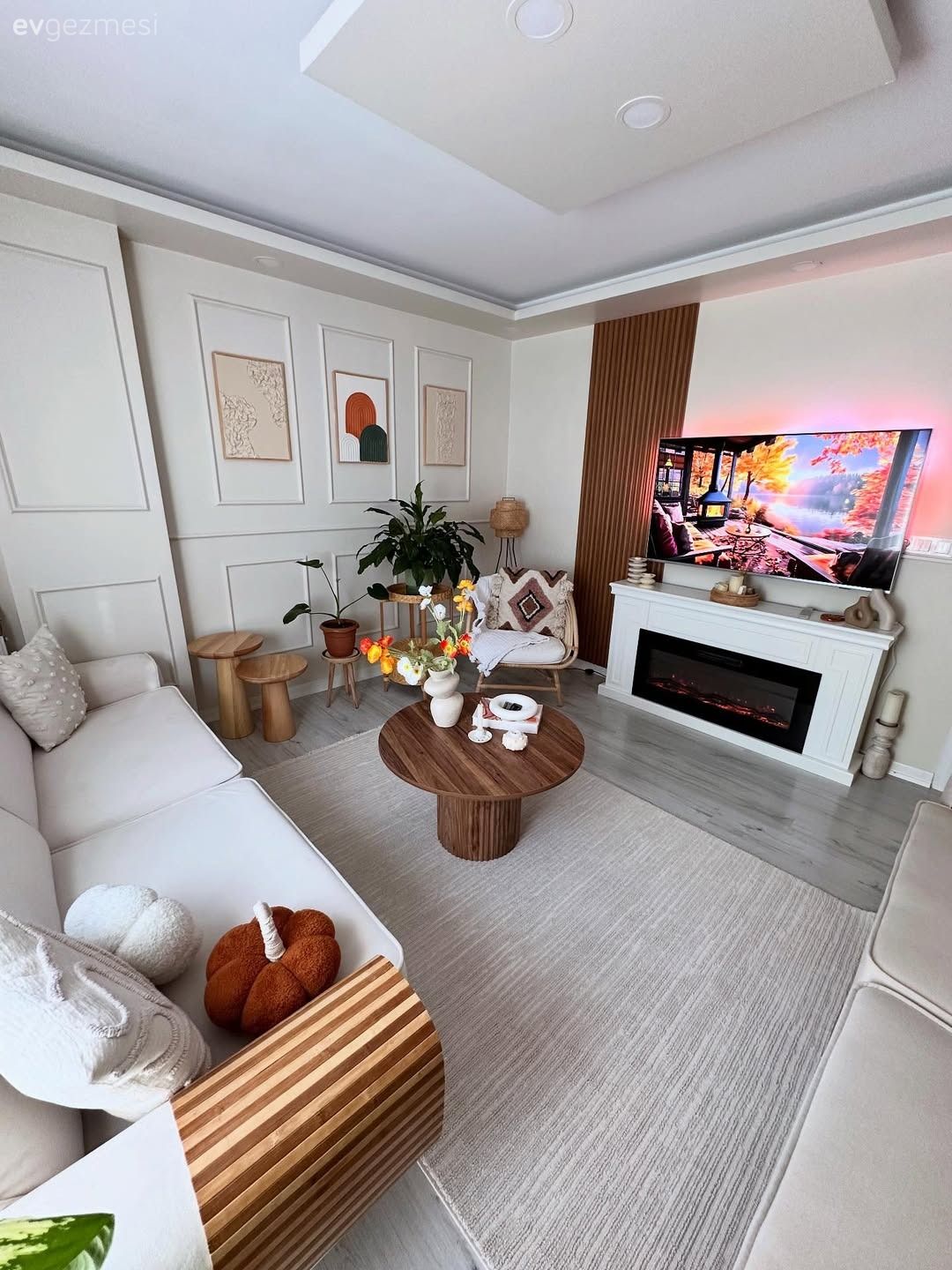 Bu Salonda Eşyalar Arasında Yeteri Kadar Alan Var