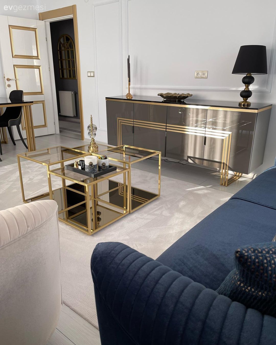 Bu Nevşehir Evi Koyu Renkleri Işıltıyla  Aydınlatmayı Pek Seviyor!