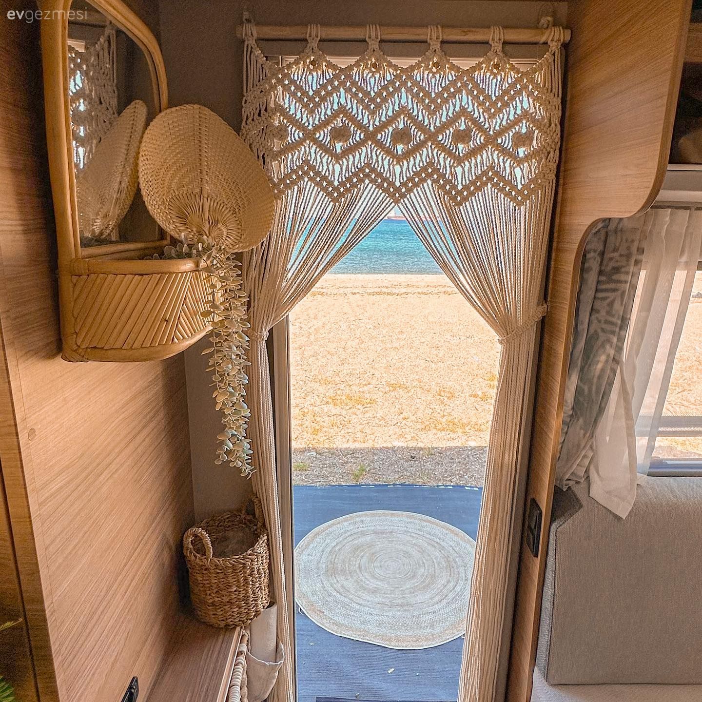 Üç Kişilik Ailenin Huzur Yuvası: İşlevselliğiyle Dikkat Çeken Bir Karavan!