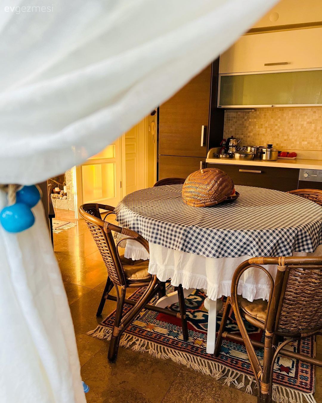 El dokuma halı, Halı, Hasır sandalye, Mutfak masası, Ekose desen, Desenler