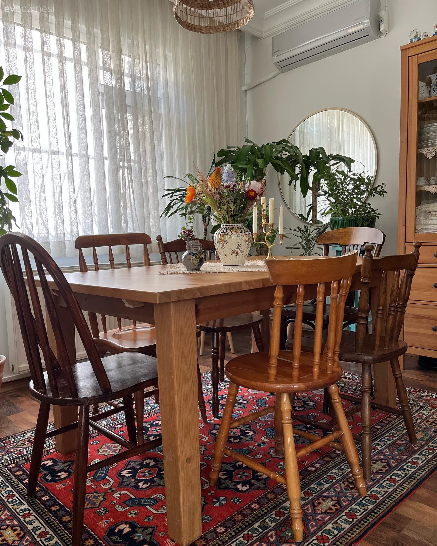 Bu İstanbul Evinin Özgün Ruhu Duvarlardaki Etaminlerden Anlaşılıyor!