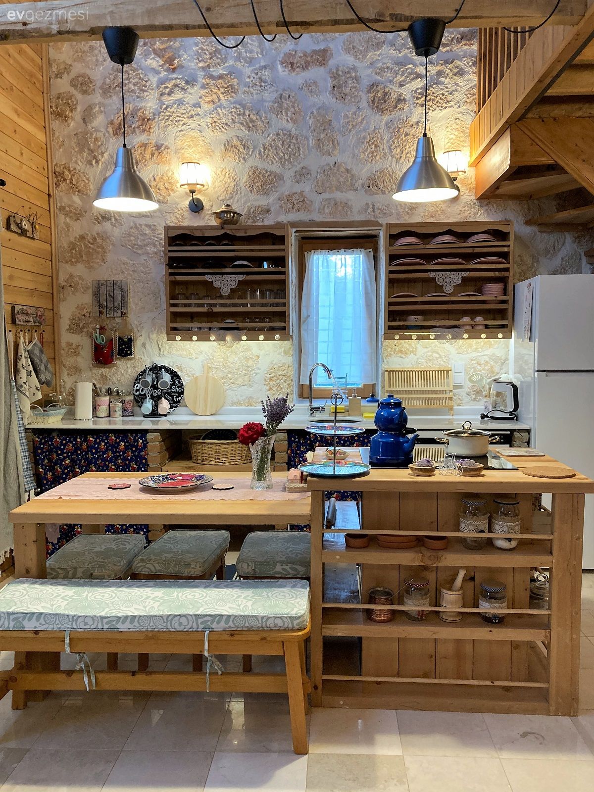 Kaş'taki Bu Tatil Evi Geçmiş ve Bugün Arasındaki Eğlenceli Köprü!