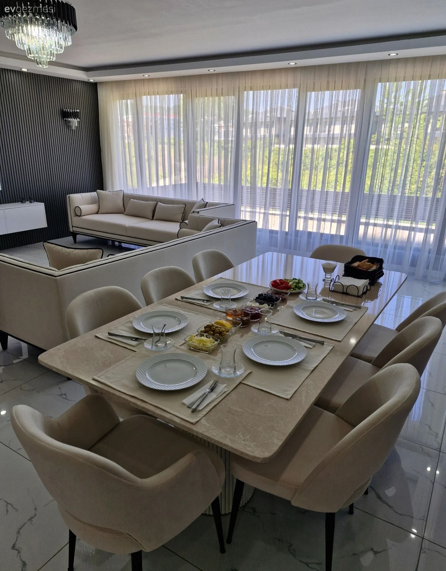 Bu Ordu Evinde Konfor ve Şıklığı Sağlayacak Parçalar Bir Arada