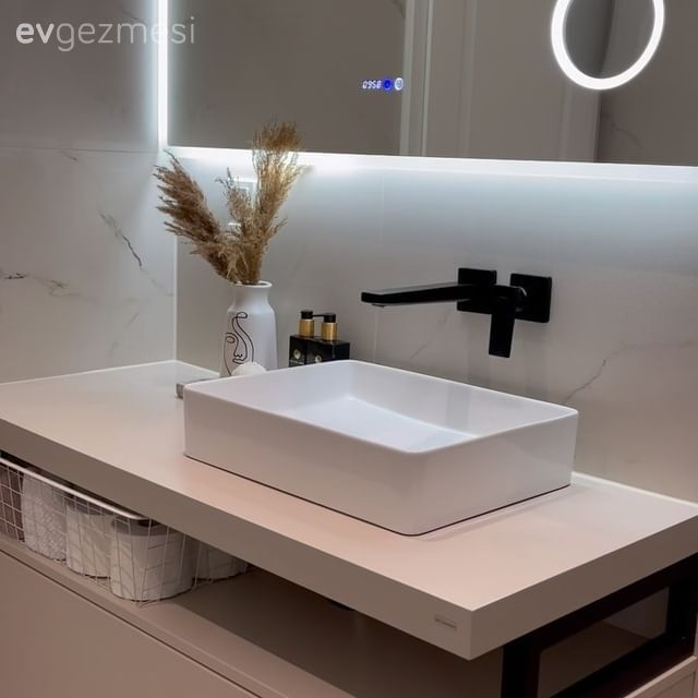 Banyo, Beyaz, Banyo dolabı, Banyo seramikleri, Banyo aynası
