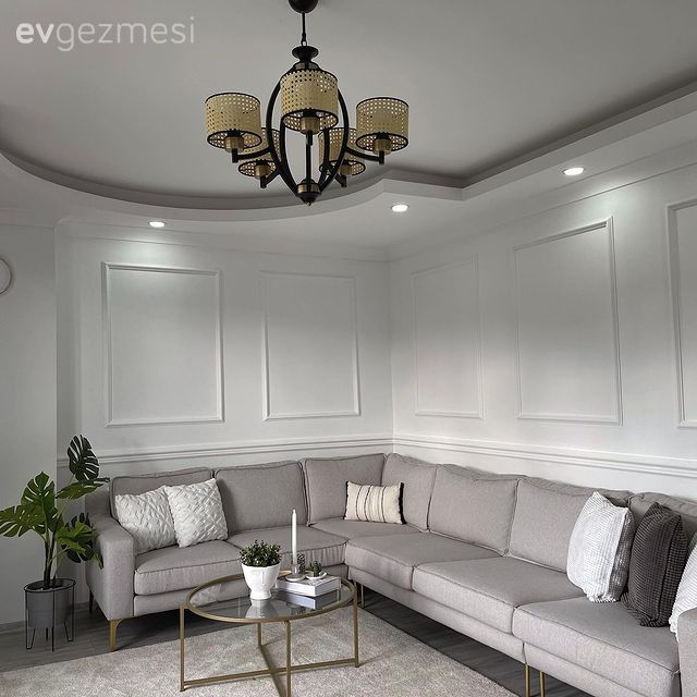 Salon, Modern, Gri, Beyaz, Bej, Duvar çıtalama, Köşe koltuk, Koltuk takımı, Kırlent, Ev tekstili, Ev bitkisi, Yuvarlak sehpa, Sehpa, Aydınlatma, Avize