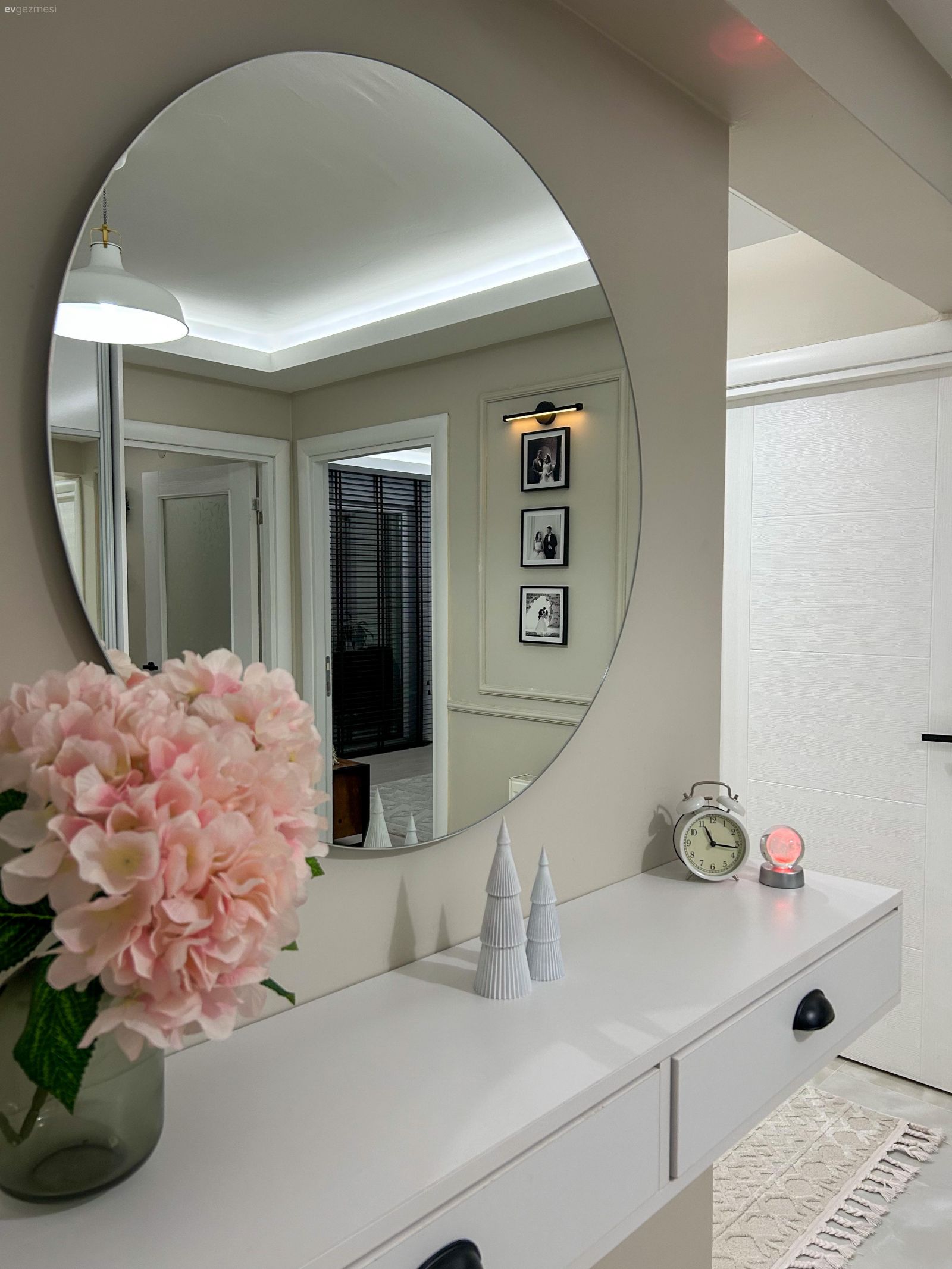 Değişmedik Tek Yeri Kalmayan Bu Evde Ahşap Mobilyalar El Emeği