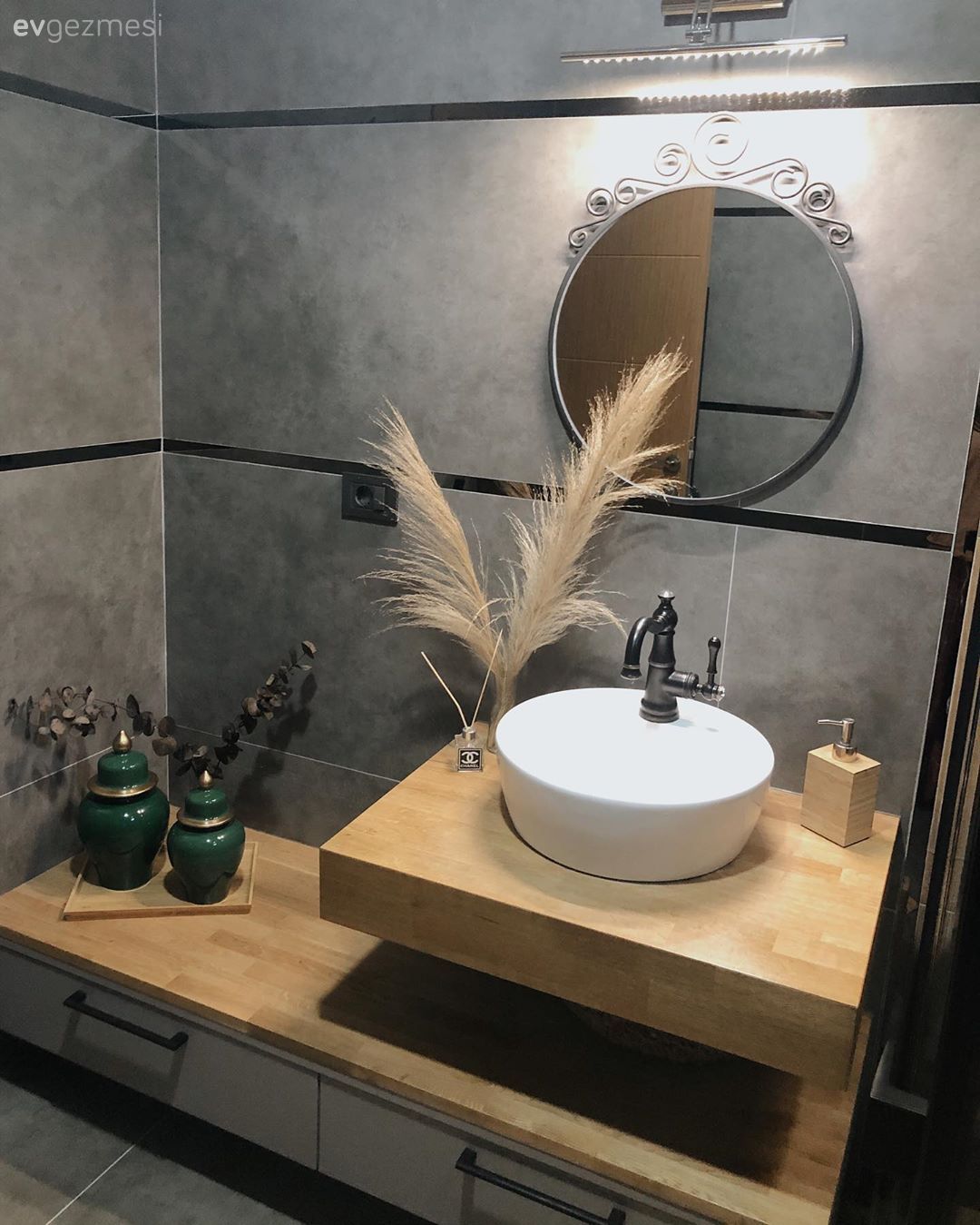 Banyo Dolabı Modelleri: Farklı Çeşitler ve Popüler Tasarımlar