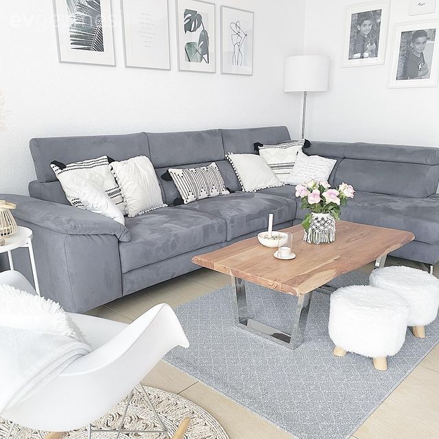 Salon, Modern, Beyaz, Gri, Gri koltuk, Köşe koltuk, Koltuk takımı, Kırlent, Ev tekstili, Çerçeve, Orta sehpa, Sehpa, Halı, Salon halısı, Puf, Lambader, Aydınlatma, Tablo, Duvar dekorasyonu