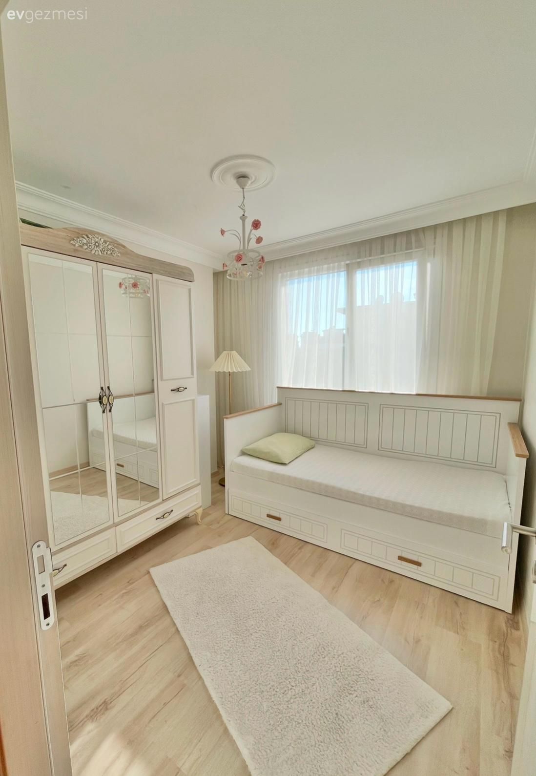 Modern Ruhlu Bu Evde Açık Renkler Birbirinden Kopmamış