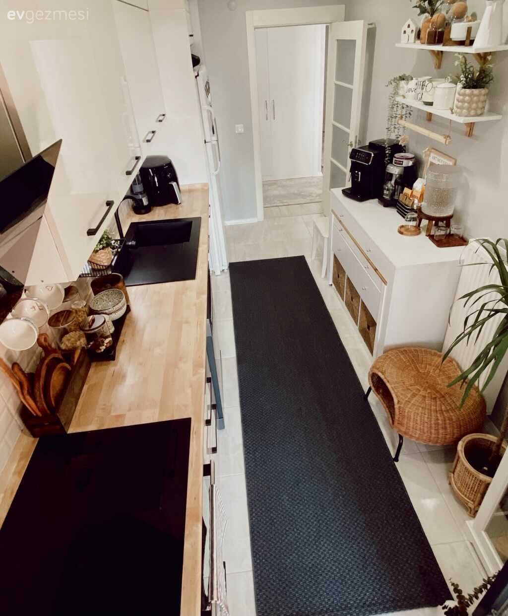 Mutfak, Modern, Beyaz, Siyah, Mutfak halısı, Davlumbaz, Mutfak aksesuarları, Mutfak rafı, Hasır sepet