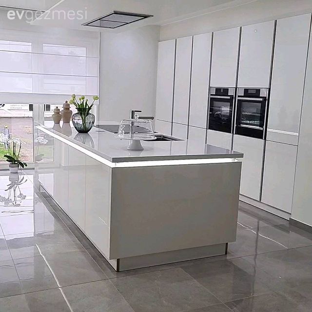 Mutfak, Beyaz, Siyah, Ada mutfak, Kulpsuz mutfak dolabı, Ankastre, Vazo, Ev Aksesuar, Zemin seramikleri, Davlumbaz