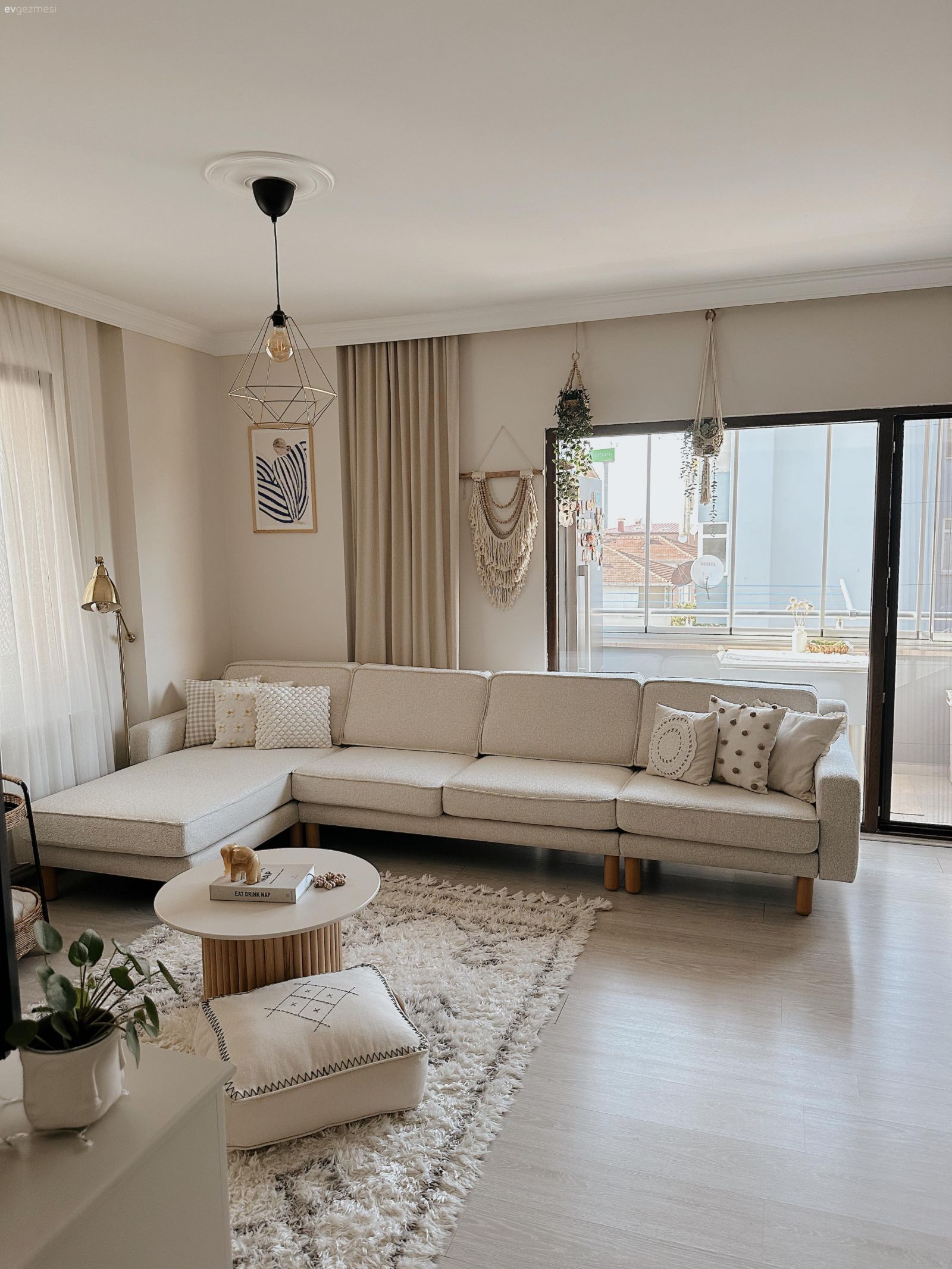 Bu Mimar Evi Mesleki Bilgilerden Ziyade Göz Zevkinin Eseri!