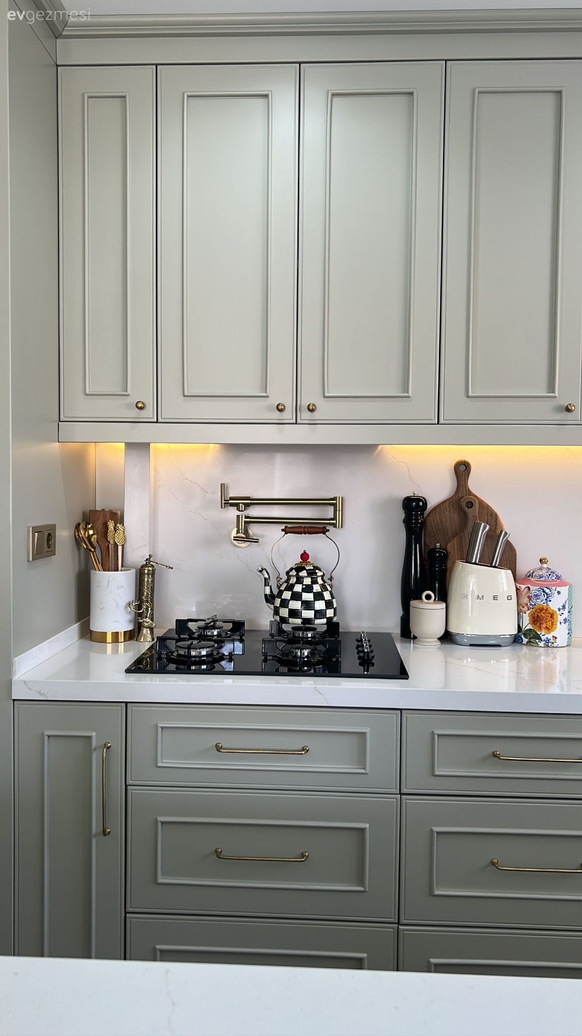 Mutfak, Beyaz, Bej, Yeşil, Siyah, Mutfak aksesuarları, Shaker kapaklı dolaplar