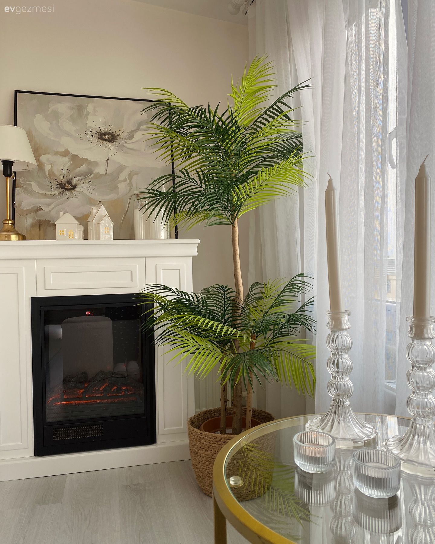 Bu İki Katlı Evde Modern Stil Çok Baskın