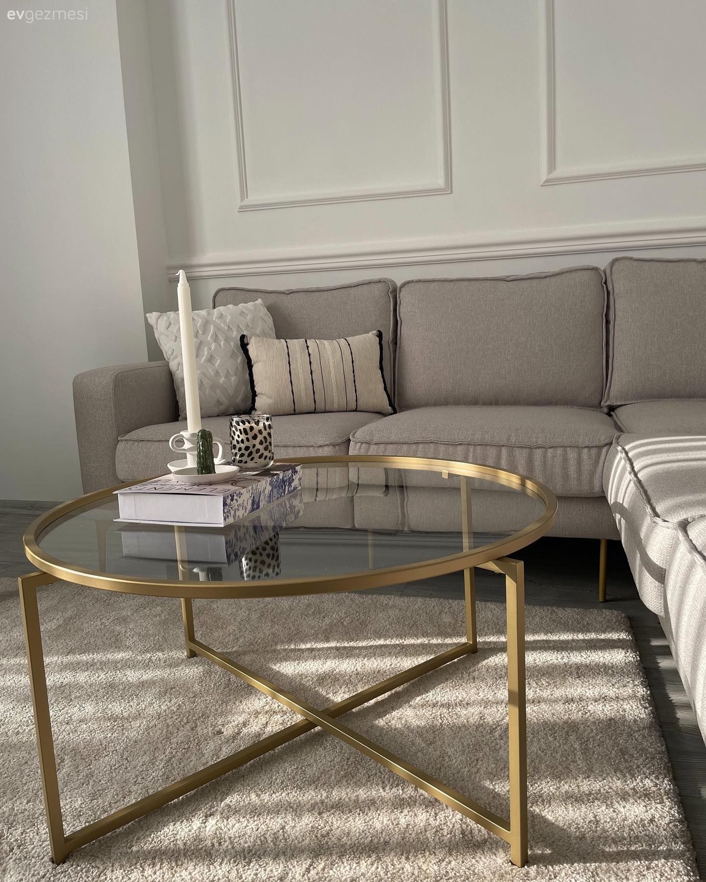 Ev Gezmesi: Eski Mobilyalarına Tamamen Veda Eden Bir İstanbul Evi!