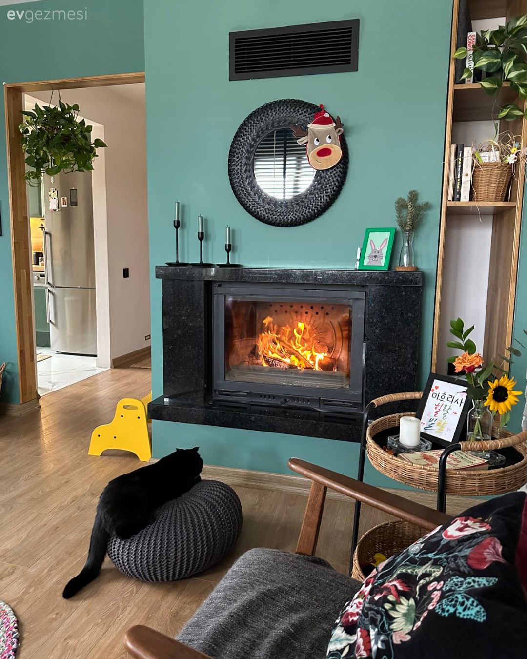 Öğrencilikten Aile Evine: Pencere Dışında Her Şeyi Değişen İstanbul Evi