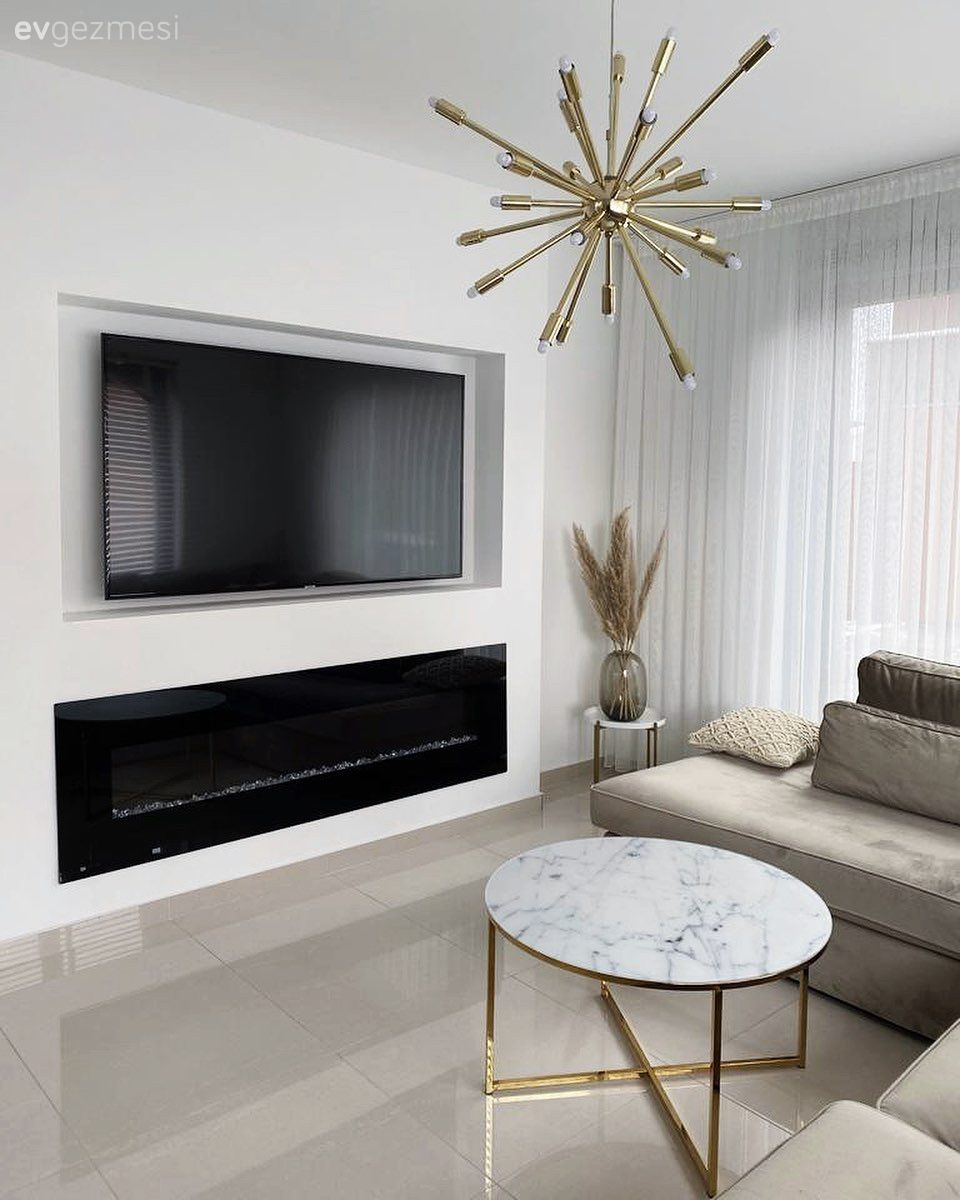 Salon, Modern, Beyaz, Siyah, Gri, Altın, Şömine, Köşe koltuk, Koltuk takımı, Orta sehpa, Sehpa, Yuvarlak sehpa, Zemin seramikleri, Vazo, Ev Aksesuar, Pampas otu