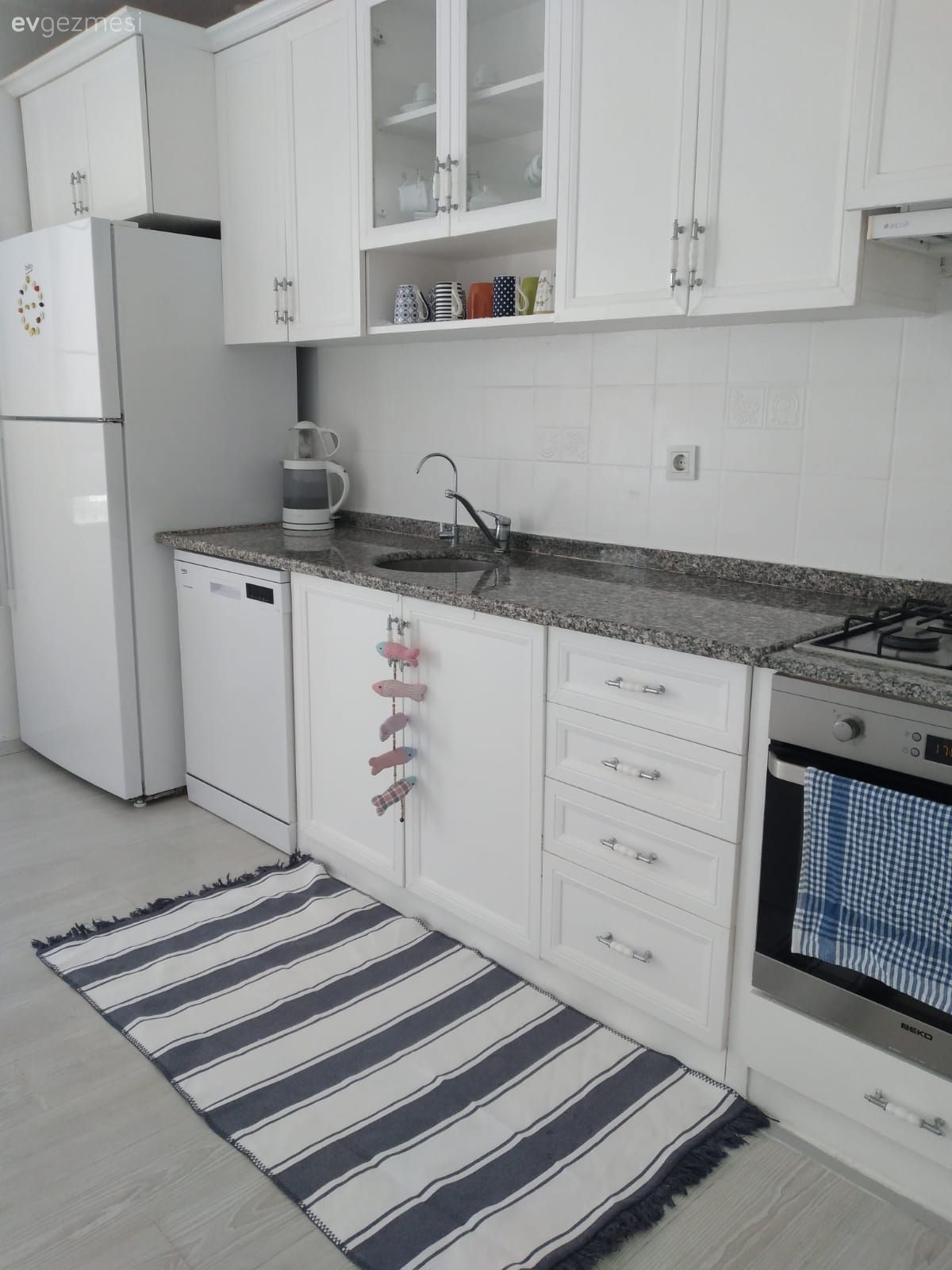 Mutfak, Beyaz, Siyah, Gri, Mutfak tezgahı, Mutfak tezgah arası