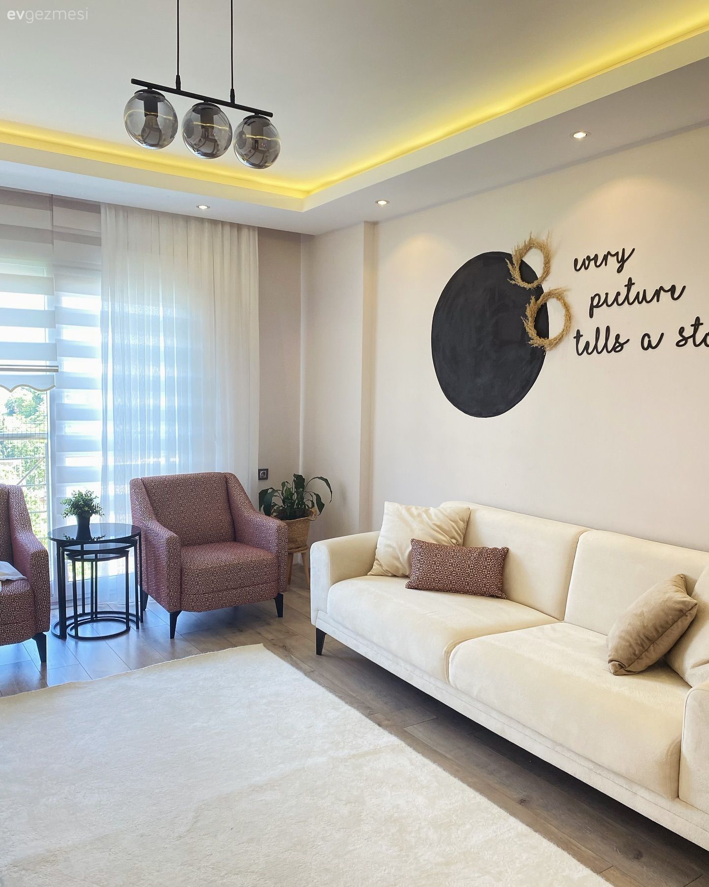 Oturma Odası, Modern, Koltuk takımı, Berjer, Led aydınlatma, Aydınlatma, Avize, Duvar dekorasyonu, Kırlent, Ev tekstili, Halı, Beyaz halı, Fayans boyama, Mobilya boyama, Yan sehpa, Sehpa