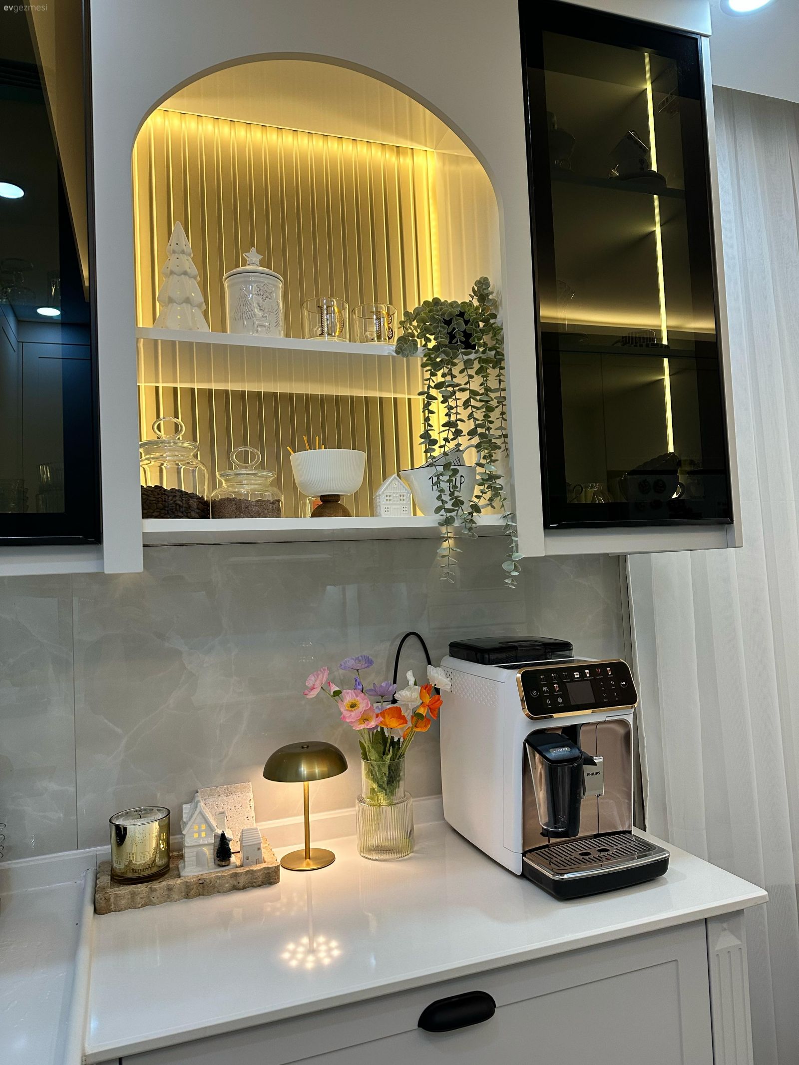 Cam kapaklı dolap, Mutfak aksesuarları, Mutfak