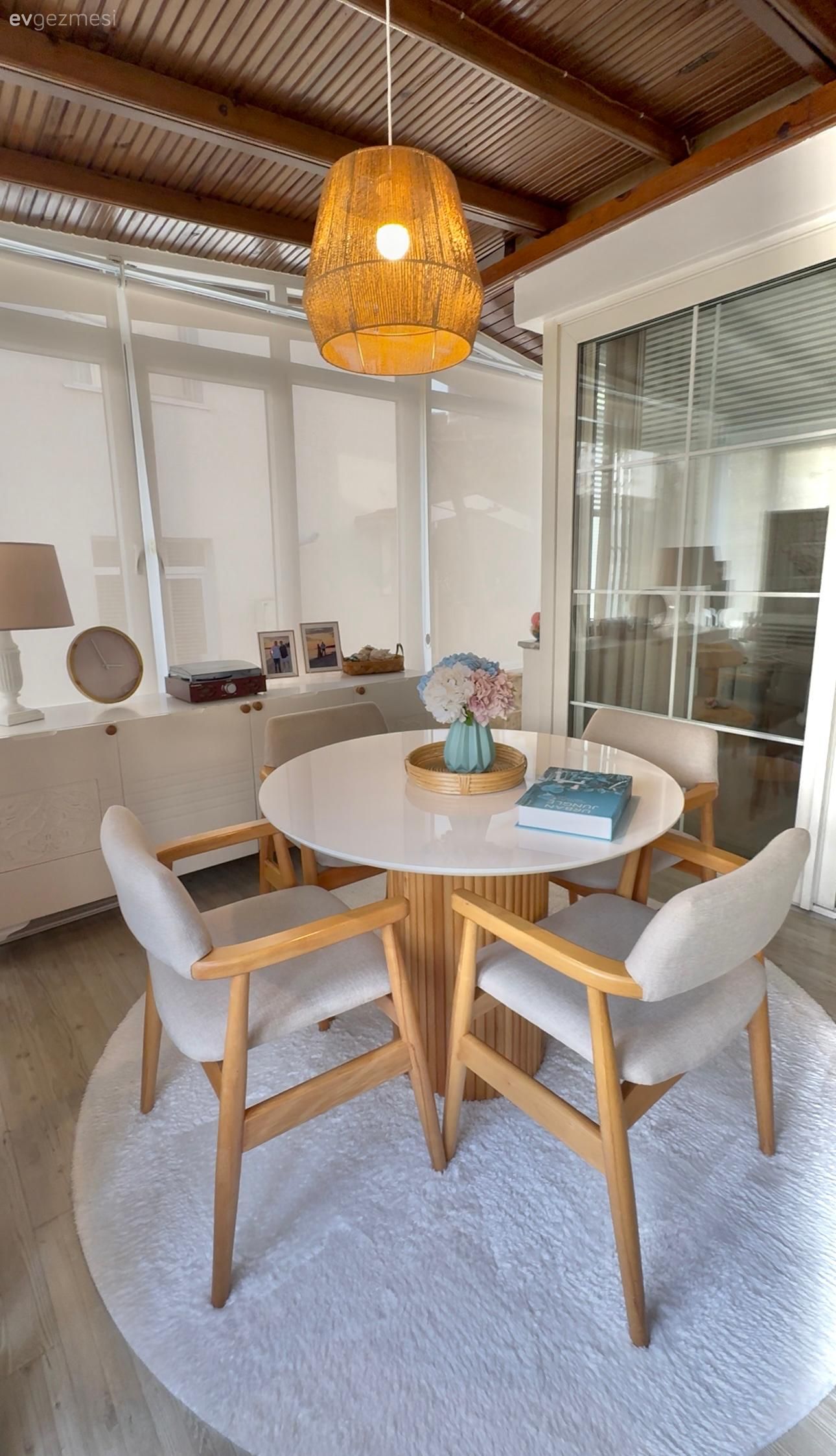 Bakıldığında Kapalı Balkon Ama Aslında Alternatif Oturma Odası