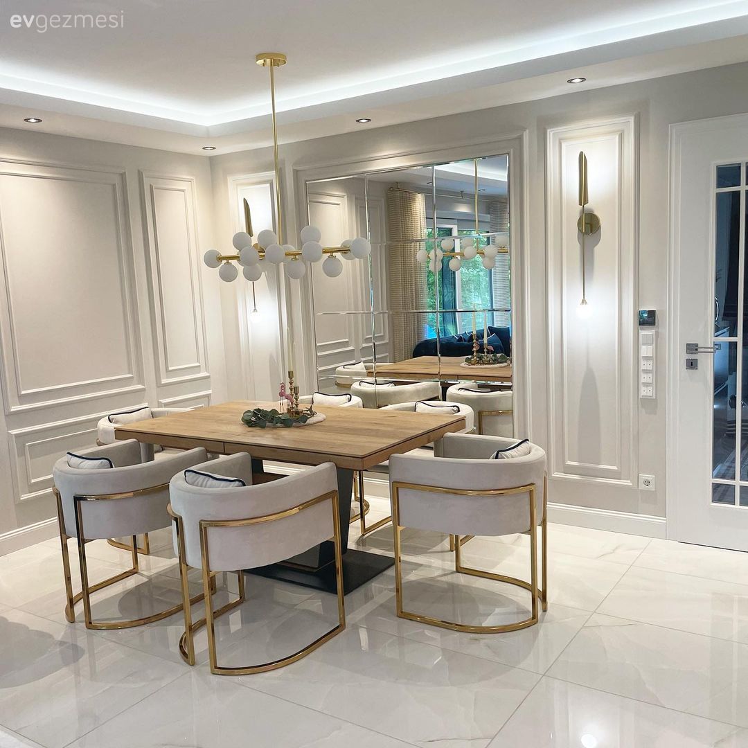 Bu Göz Alıcı Evde Uyumlu Renkler Metalik Işıltılarla Pekiştirilmiş