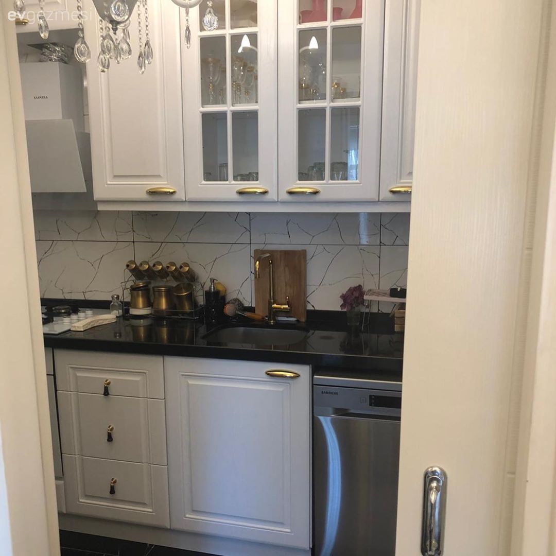 Öncesi&Sonrası: Eski Bir Evden Ortaya Çıkan Şık Bir Dekor