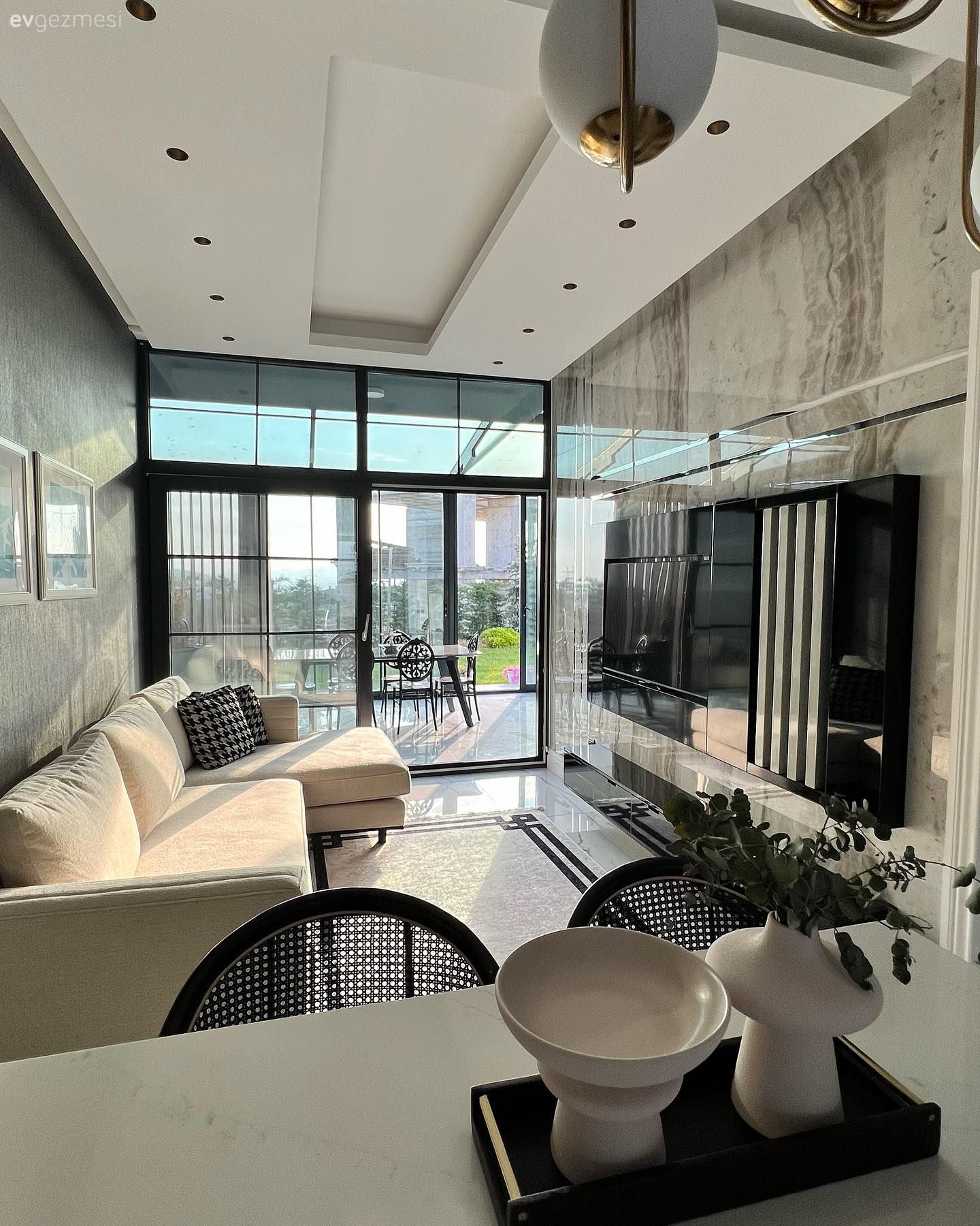 Oturma Odası, Beyaz, Siyah, Bej, Krem, Mermer, Tv ünitesi, Tv ünitesi aksesuarları, Ev Aksesuar, Halı, Tablo, Duvar dekorasyonu