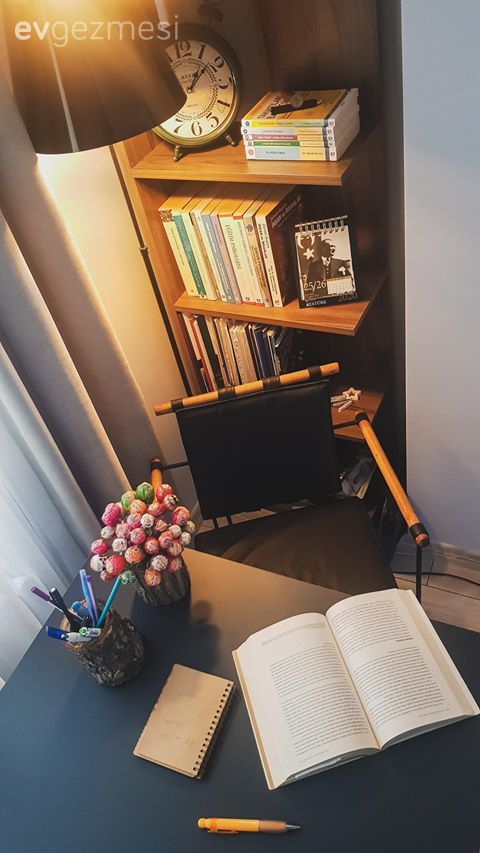 Çalışma odası, Sandalye, Çalışma masası, Kitaplık