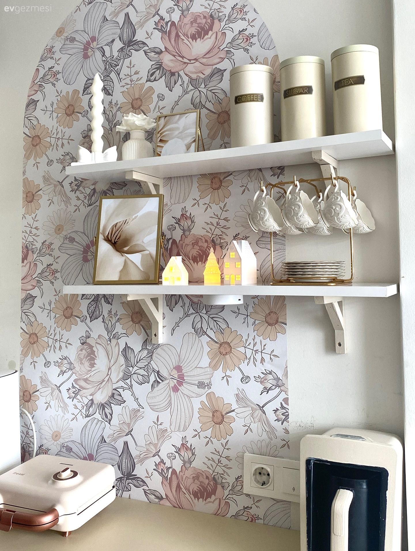 Mutfak, Beyaz, Bej, Krem, Duvar kağıdı, Duvar dekorasyonu, Duvar rafı, Kahve köşesi