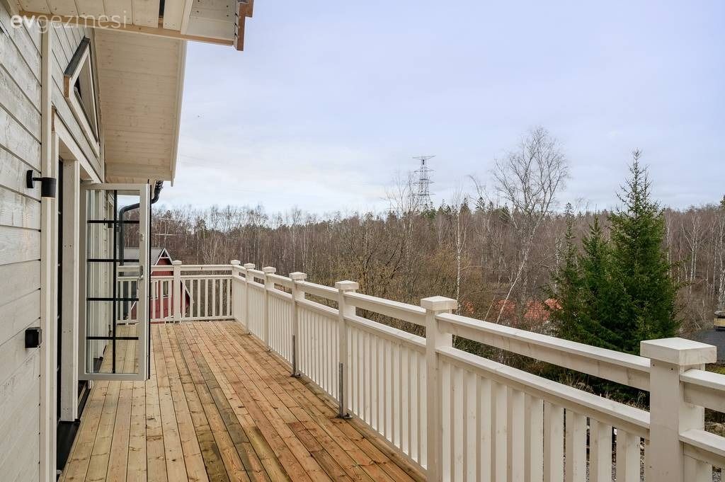 183 M2'lik Balkonlu Bu Evin Arka Cephesinde İskele Veranda Var