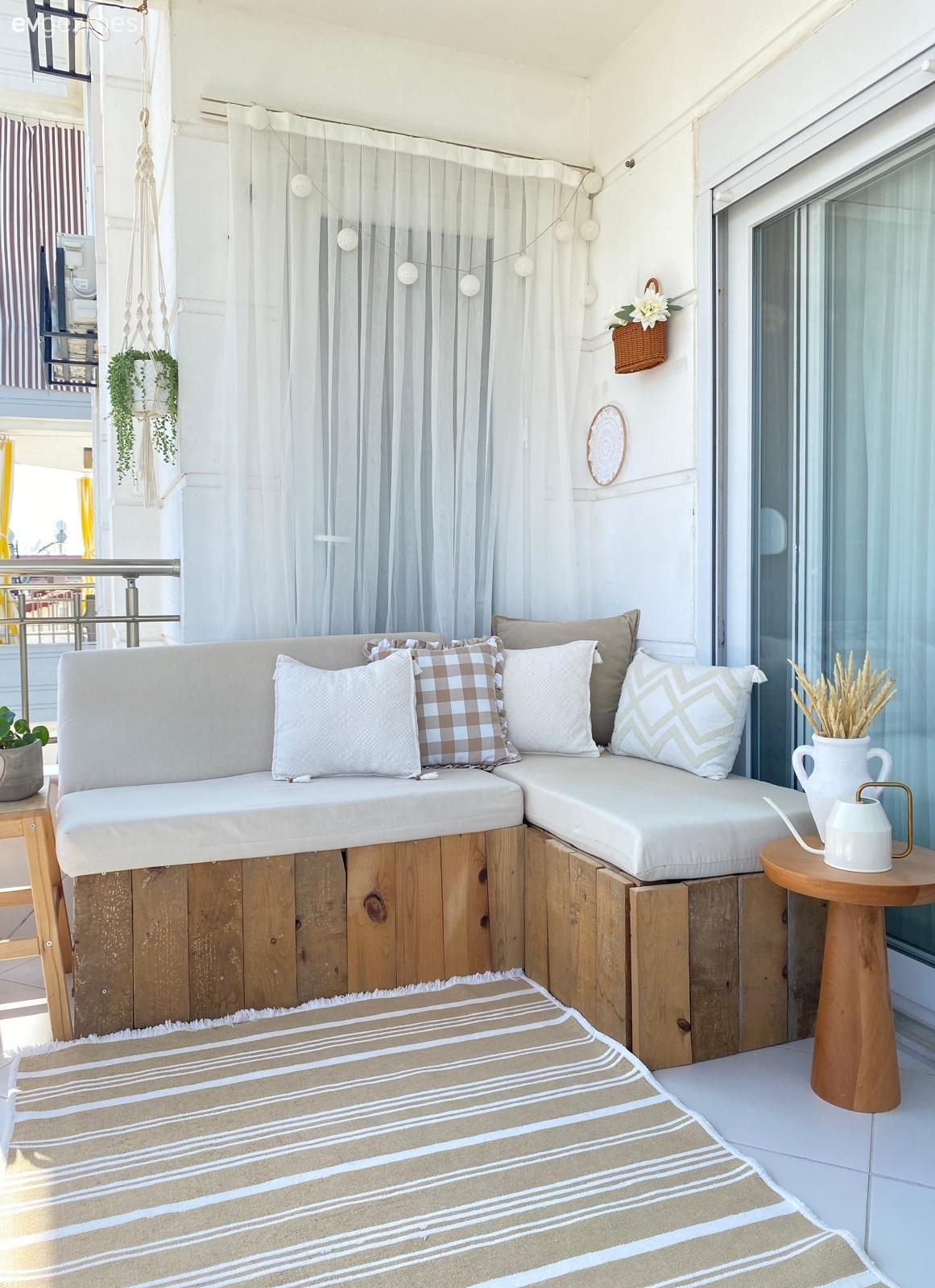 Balkon ve Bahçe İçin Paletten Sedir Nasıl Yapılır?