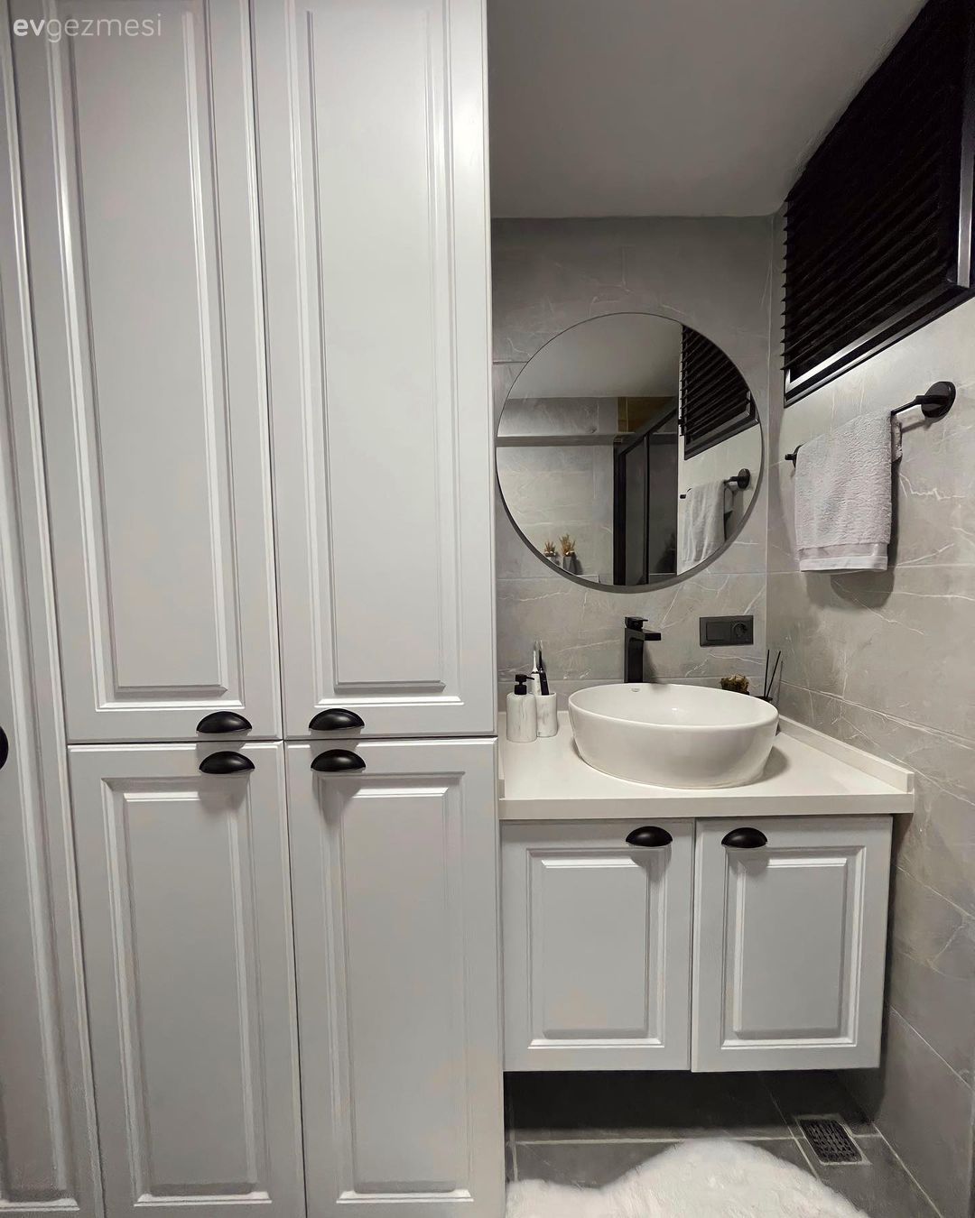 Banyo, Beyaz, Banyo dolabı, Banyo aynası, Yuvarlak ayna, Dekoratif ayna, Shaker kapaklı dolaplar, Mutfak