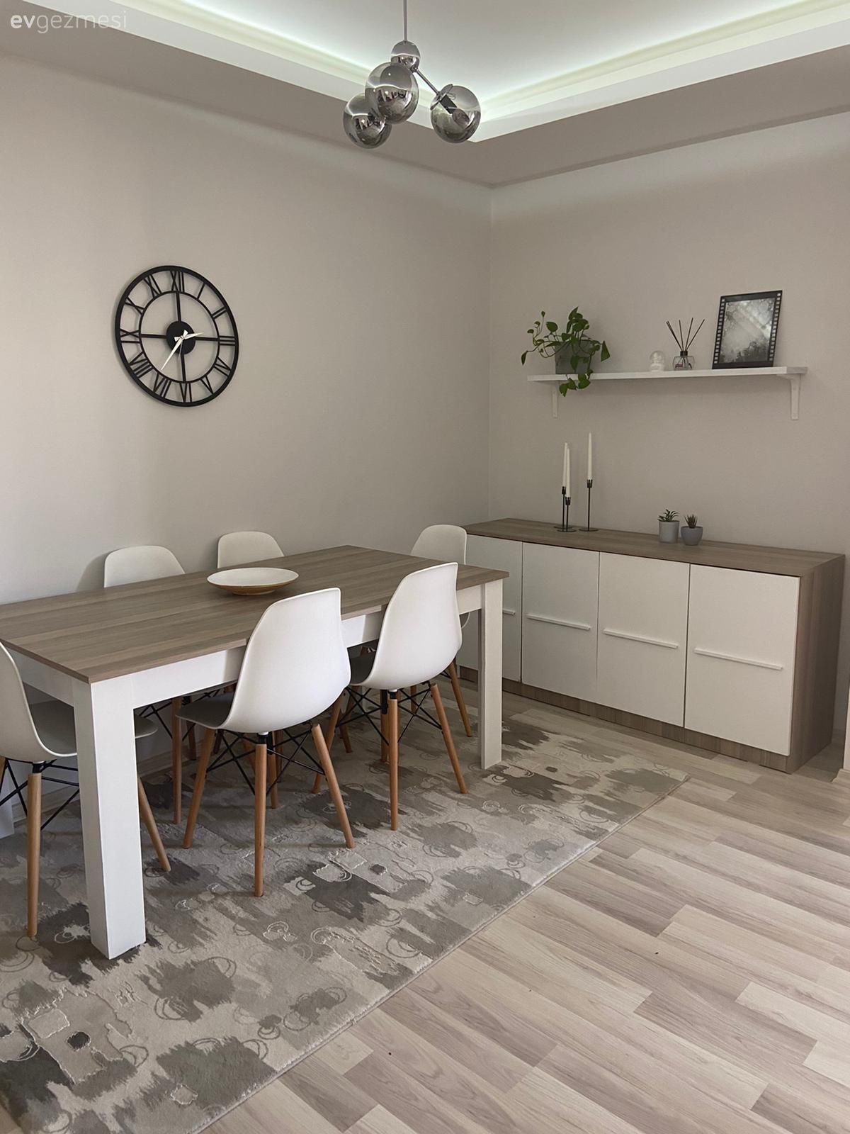 Modern, Yemek Odası, Beyaz, Eames sandalye, Sandalye, Yemek masası, Metal duvar saati, Konsol, Konsol üzeri dekoratif objeleri, Duvar rafı, Duvar dekorasyonu, Halı, Salon halısı, Yemek odası avizesi