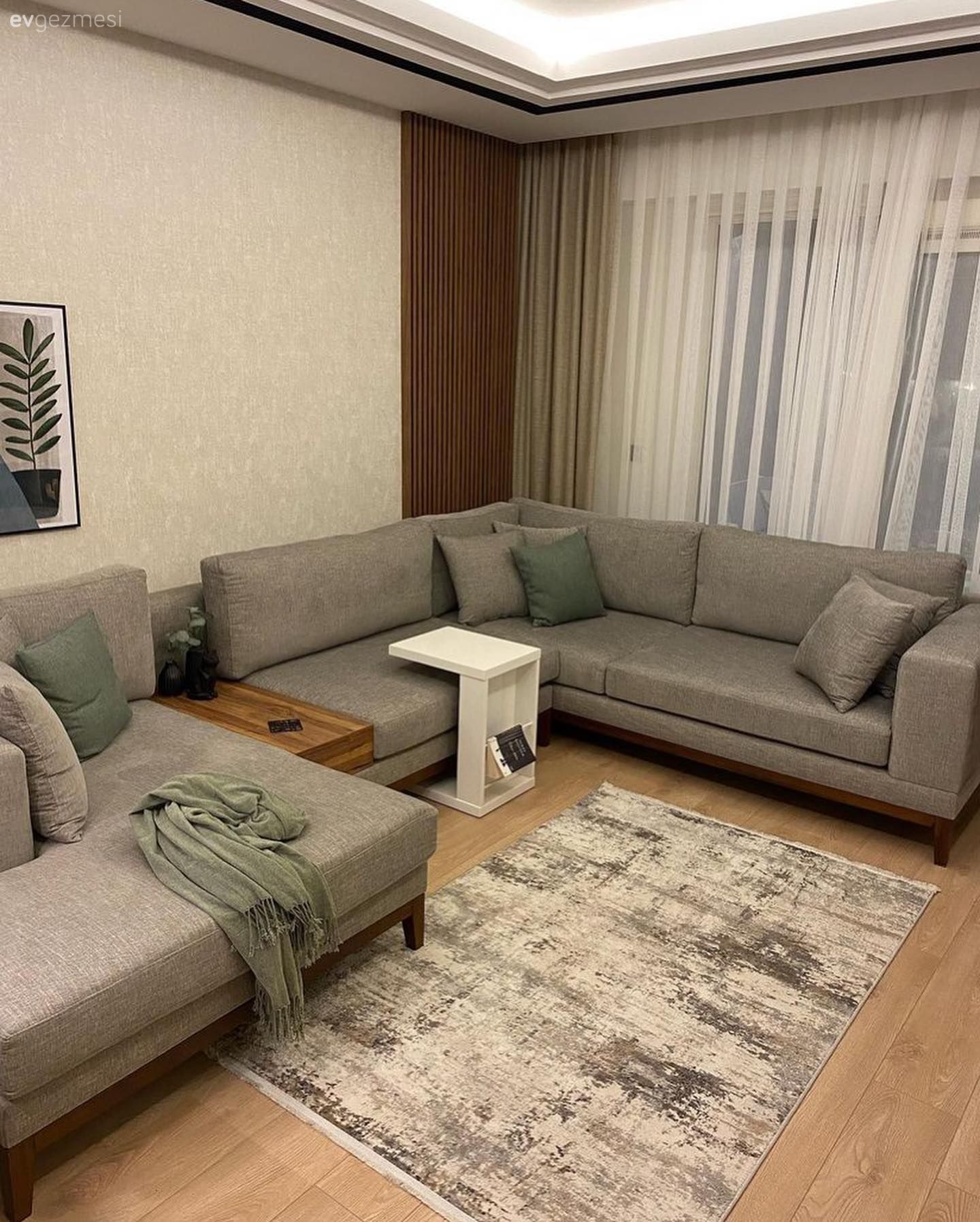 Gri, Köşe koltuk, Koltuk takımı, Beyaz, Tül perde, Perde, Kırlent, Ev tekstili, Halı