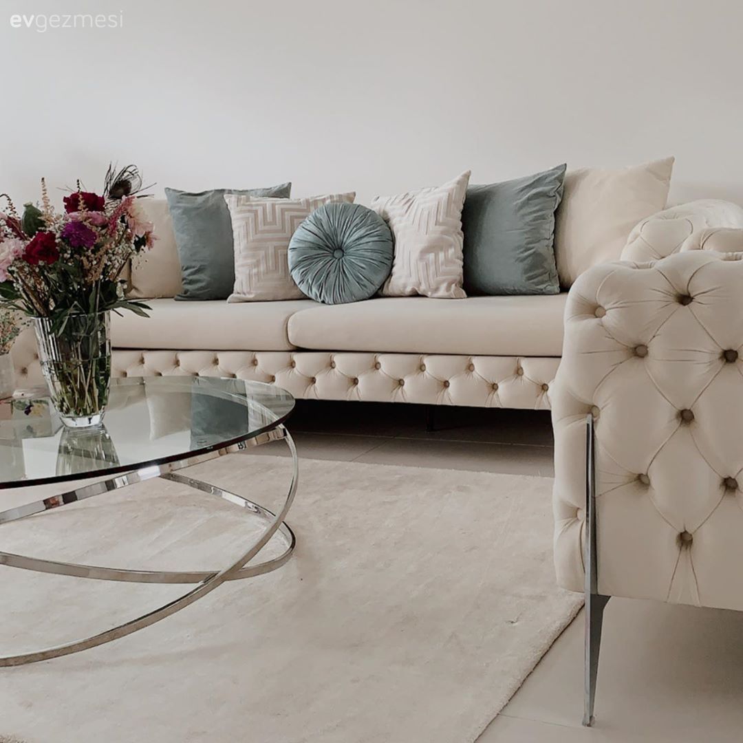 Eski Mobilyalara Veda Eden Bu Evde Açık Renkler Yine Baş Köşede!