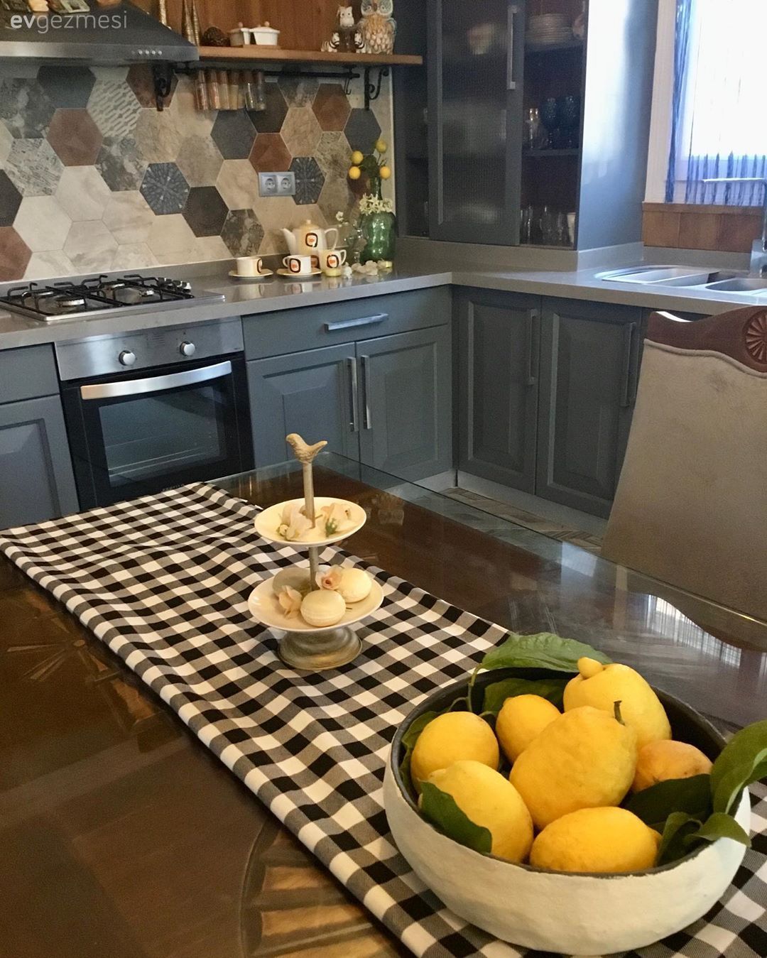 Mutfak, Gri, Kahverengi, Mutfak tezgahı, Mutfak tezgah arası, Tezgah arası seramik, Mutfak masası