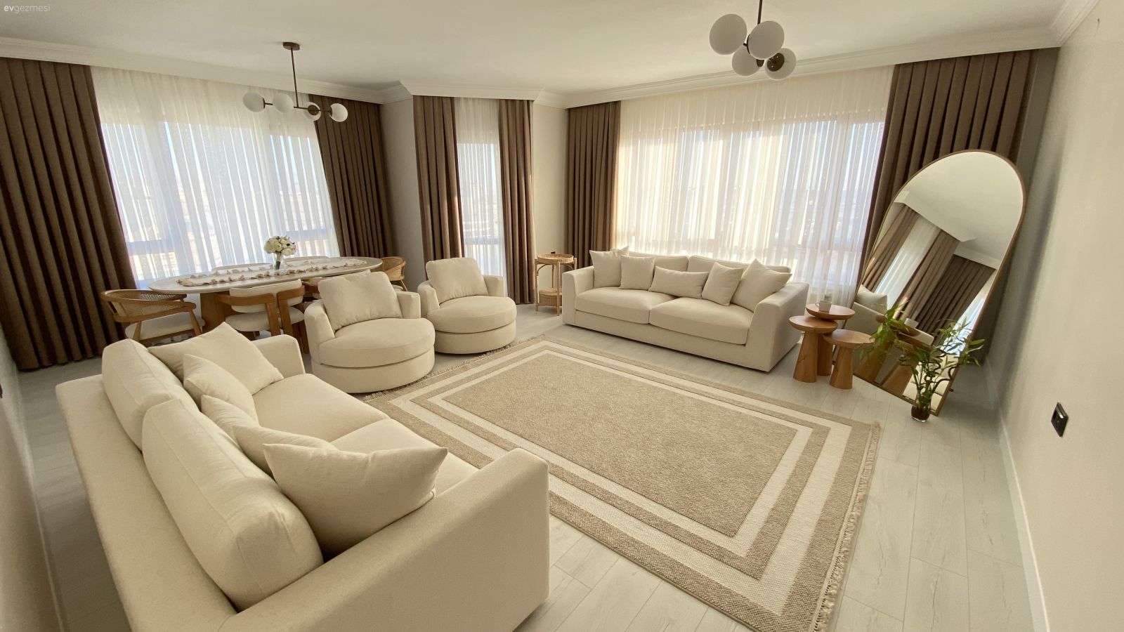 Salon, İskandinav, Beyaz, Krem, Bej, Koltuk takımı, Berjer, Sandalye, Yemek masası, Fon perde, Perde, Tül perde, Halı, Salon halısı, Boy aynası, Ayna, Avize, Aydınlatma, Dekoratif Objeler