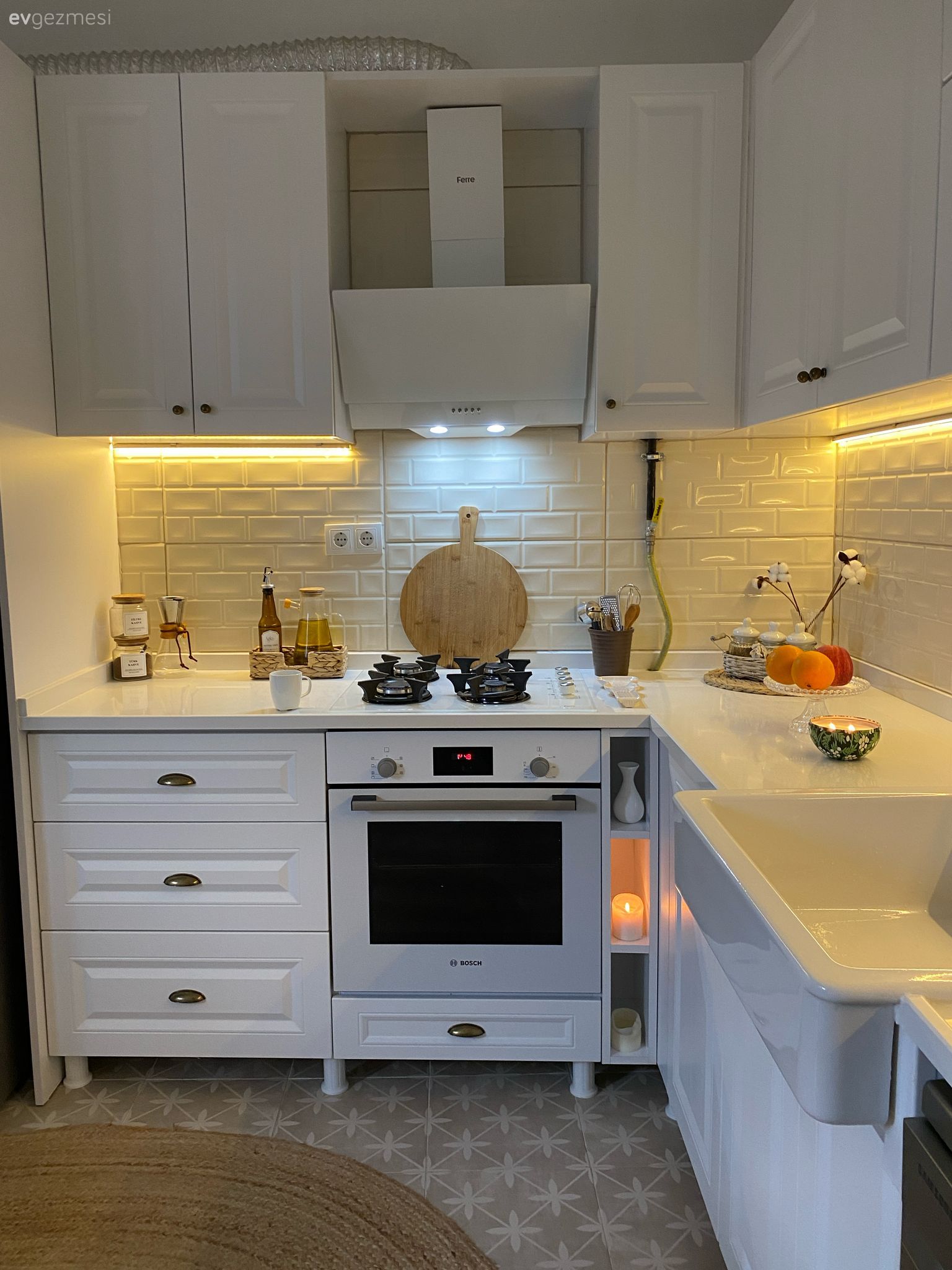 Bu L-Tipi Kocaeli Mutfağında Ferahlık ve Sıcaklık Bir Arada