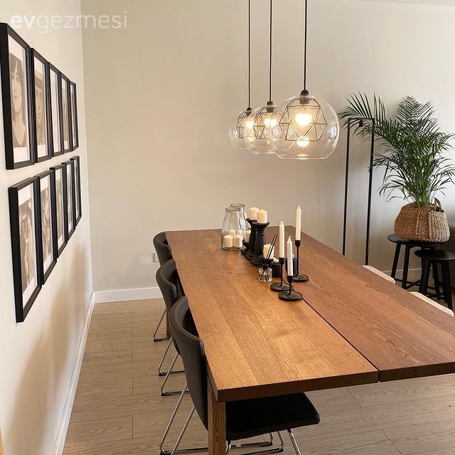 Salon, Yemek masası, Ahşap masa, Çerçeve, Duvar dekorasyonu, Saksı, Ev bitkisi, Kahverengi, Sarkıt, Aydınlatma