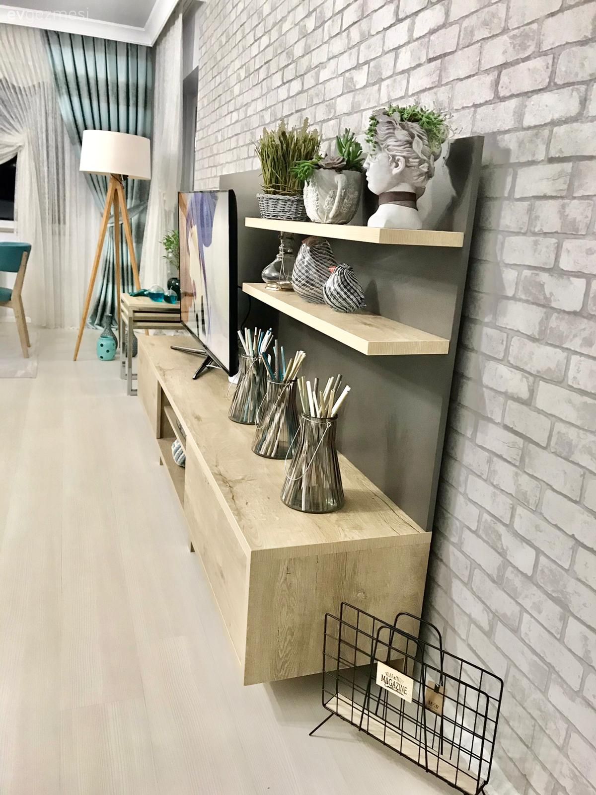 Tv ünitesi, Tv ünitesi aksesuarları, Ev Aksesuar, Beyaz, Turkuaz, Yeşil, Taş duvar, Duvar dekorasyonu, Fon perde, Perde, Tül perde, Lambader, Aydınlatma, Parke, Dekoratif Objeler