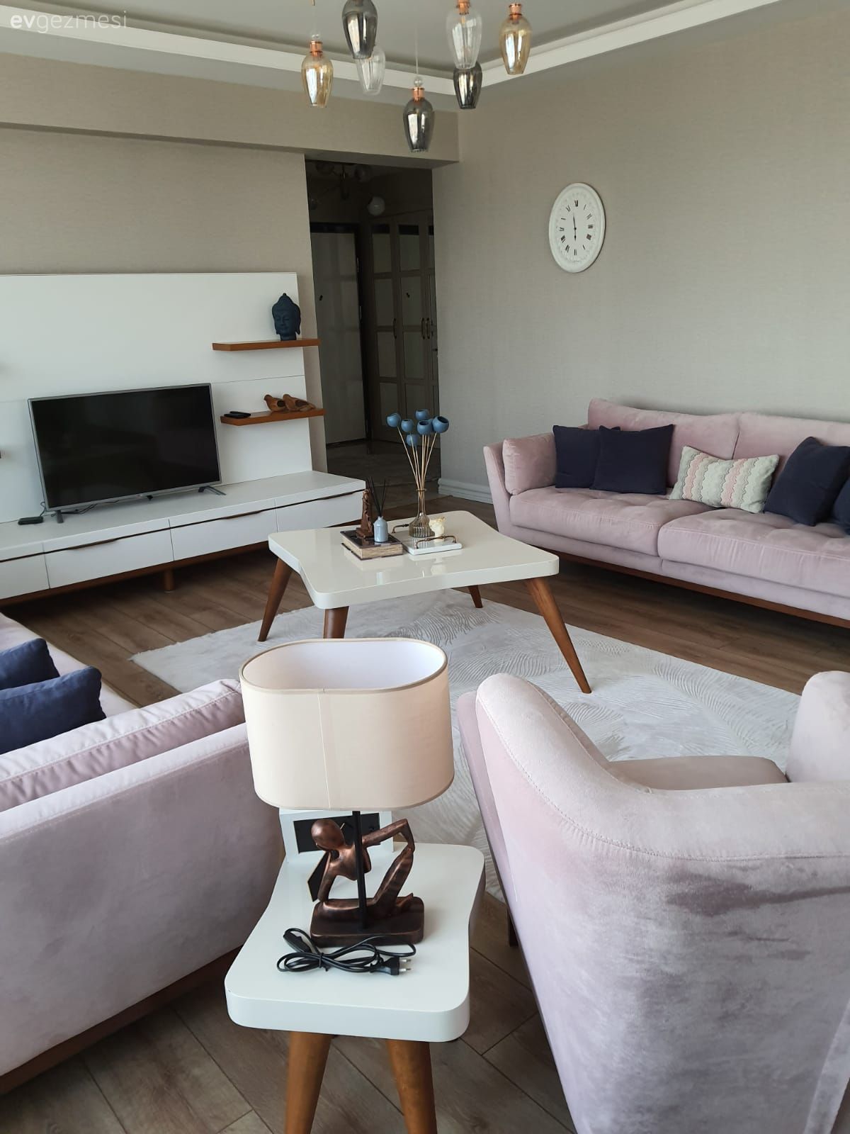 Bu  Ankara Evinde Pastel Tonlar Ahşaplarla Sıcaklık Kazanmış