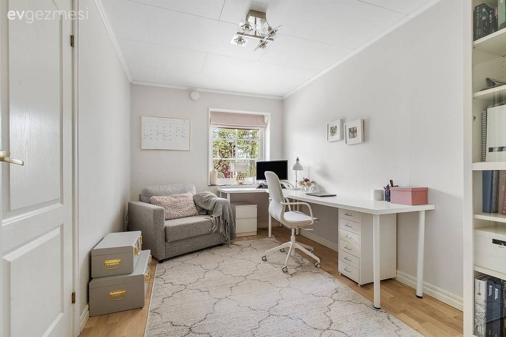 Panoramik Görüntü Sunan Pencerelere Sahip 140 M2'lik  Ev