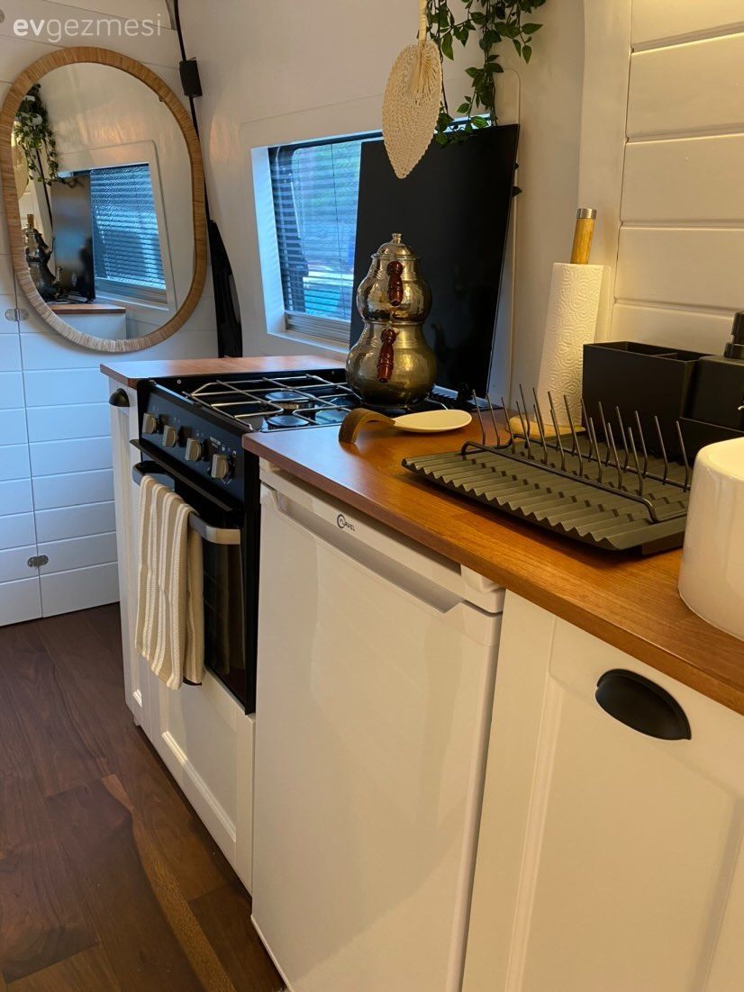 İçi Ev Dışı Doğadan Herhangi Bir Yer: Özgürlüğe Açılan Country Bir Karavan!