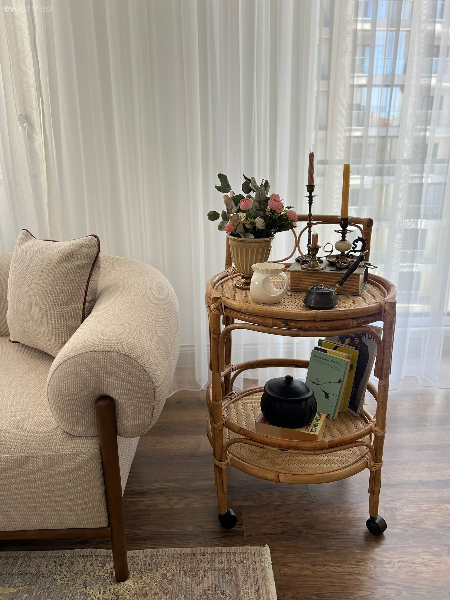 Beyaz, Krem, Bej, Tül perde, Perde, Yan sehpa, Sehpa, Ahşap Mobilya