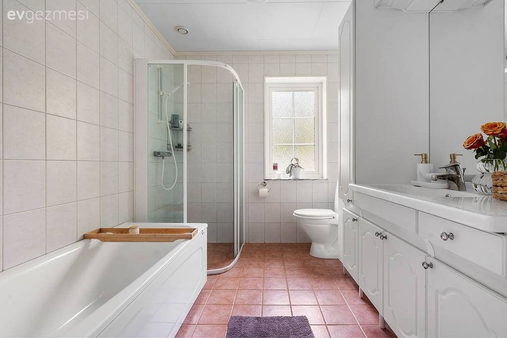 Panoramik Görüntü Sunan Pencerelere Sahip 140 M2'lik  Ev