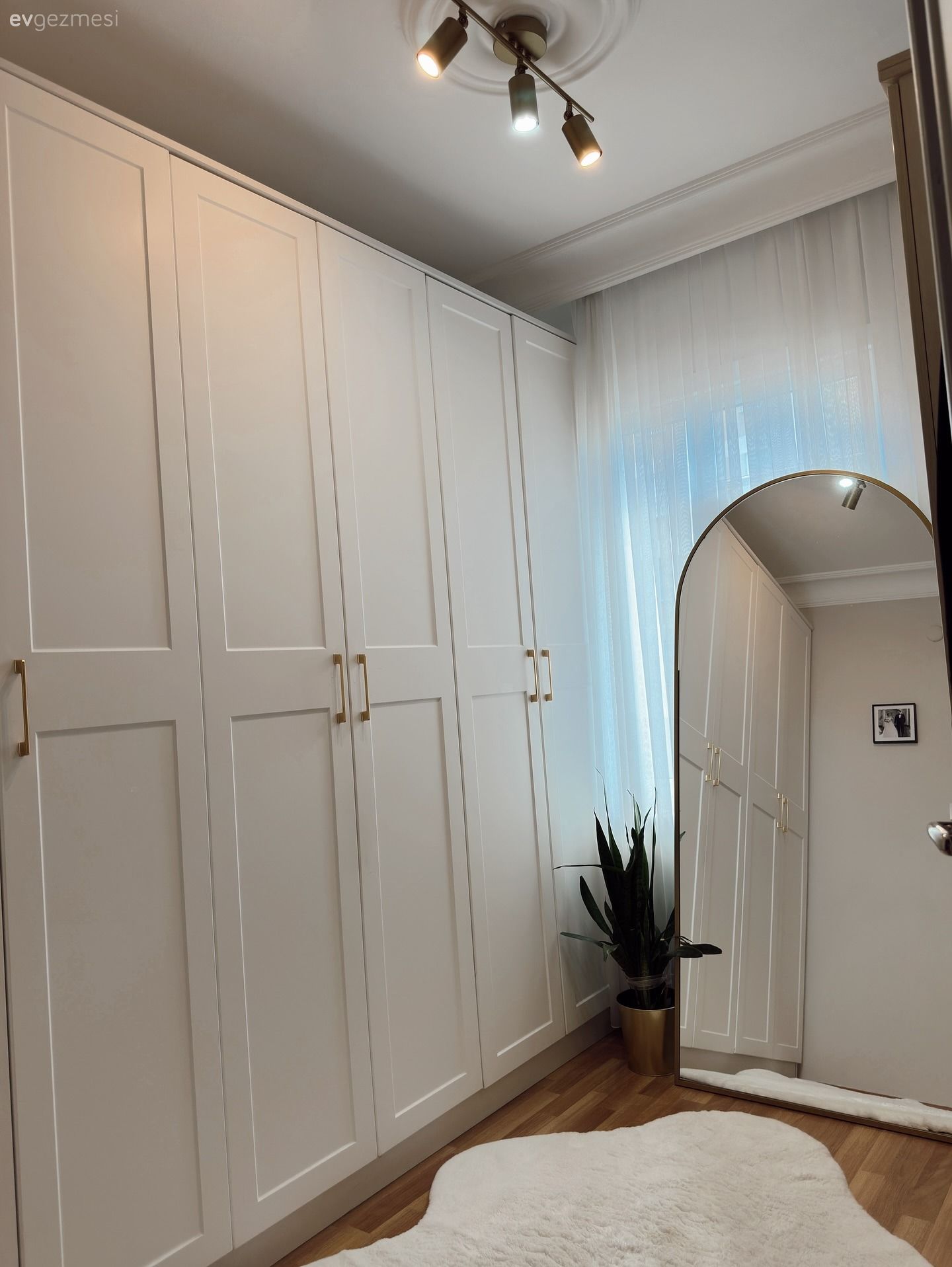 Modern Tasarımlı Mobilyalar Bu Salona Zamansızlık Katmış